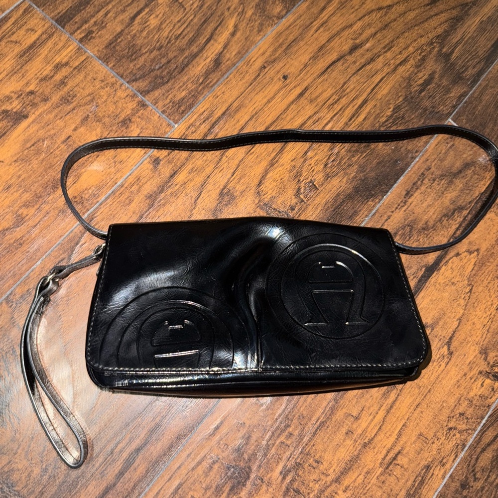 Etienne Aigner Black Clutch with Wristlet and Textured Finish - Picture 1 of 3